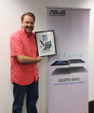 Dirk-Jan Hartog, ASUS, neemt de MKB Proof Award in ontvangst