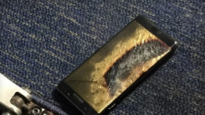 Samsung Galaxy Note 7 ontbrandt in vliegtuig