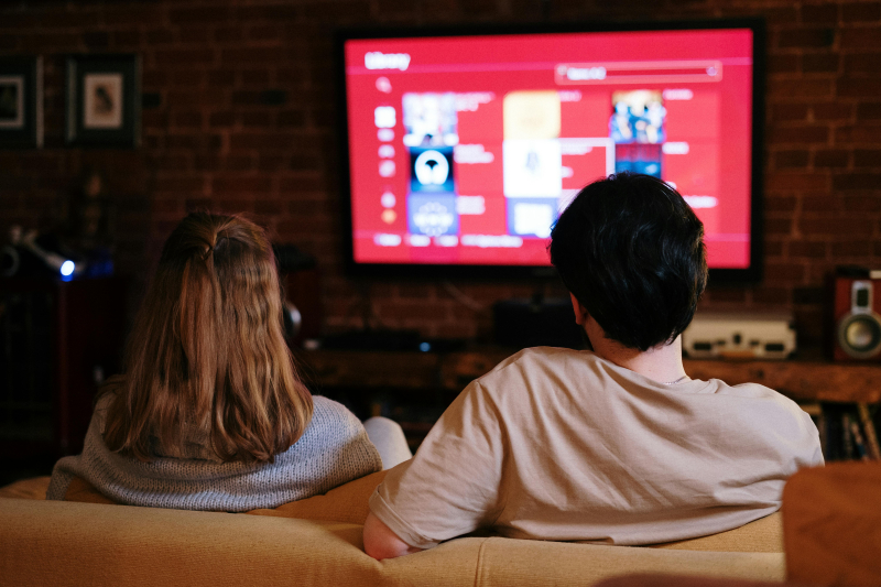 IPTV vs. Andere Streamingdiensten: Welke Past het Beste bij Jou?