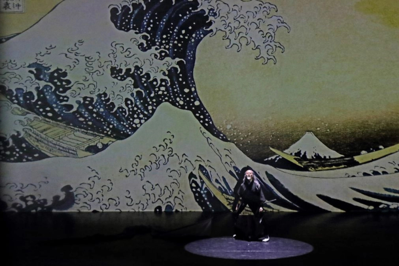 Panasonic projectoren verleggen grenzen van performancekunst met 'the life of HOKUSAI'